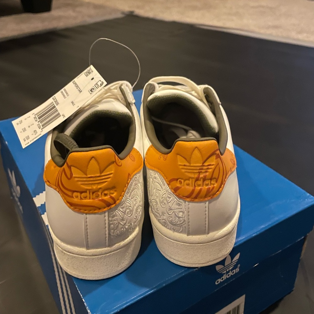 Adidas superstar custom Womens Shoes size 9 - Picture 4 of 5